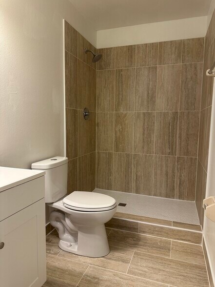 Building Photo - 6019 Scotchwood Gln