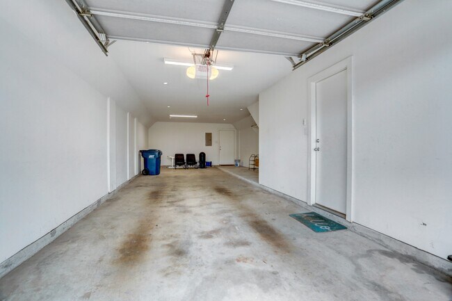 Building Photo - 7650 Springhill St