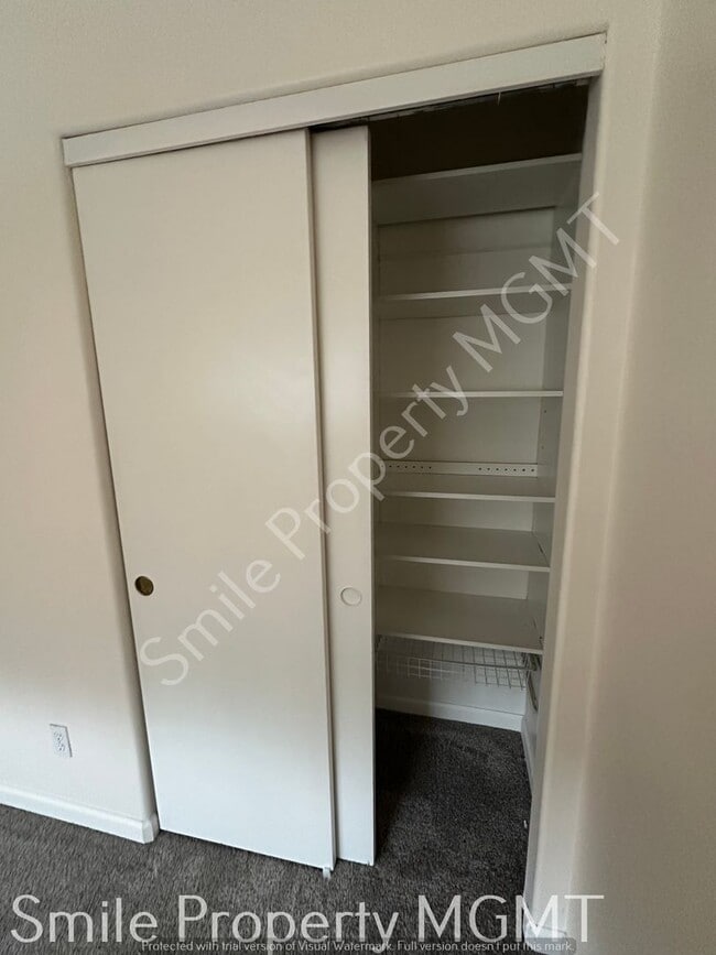 Building Photo - single house