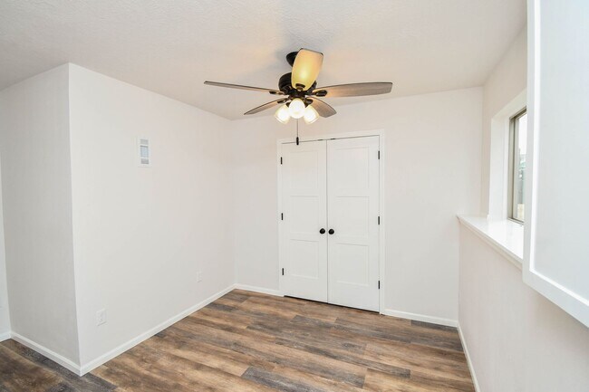 Building Photo - 5 Bedroom 3 Bathroom Single Family Home North Sioux Falls!