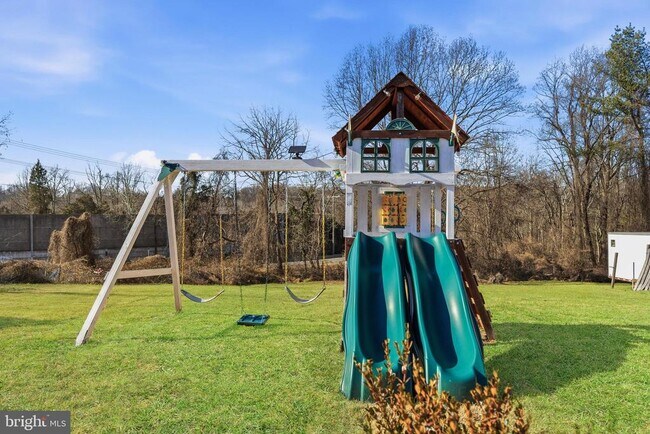 Building Photo - 4016 Hirst Dr