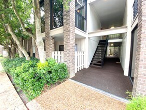 Building Photo - 7575 Katy Fwy