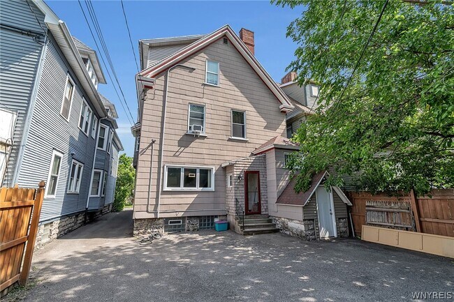 Building Photo - 370 Bryant St