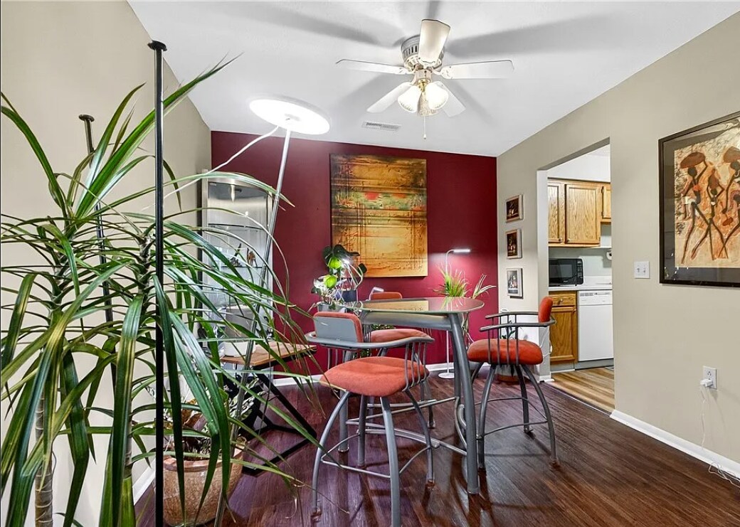 Building Photo - 10373 Glenway Dr