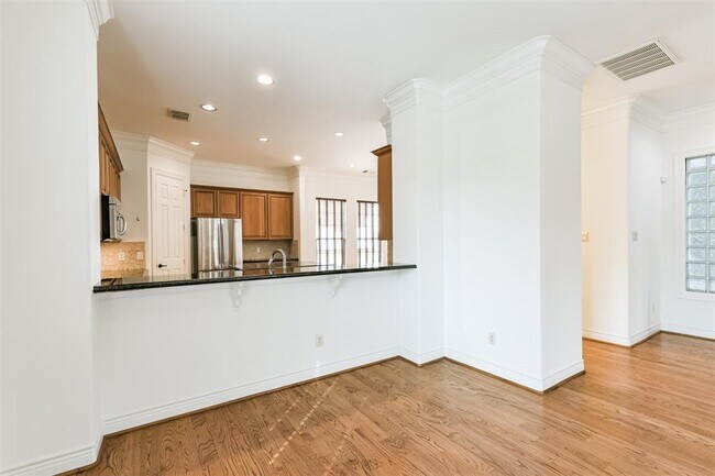 Building Photo - 1529 Rosewood St