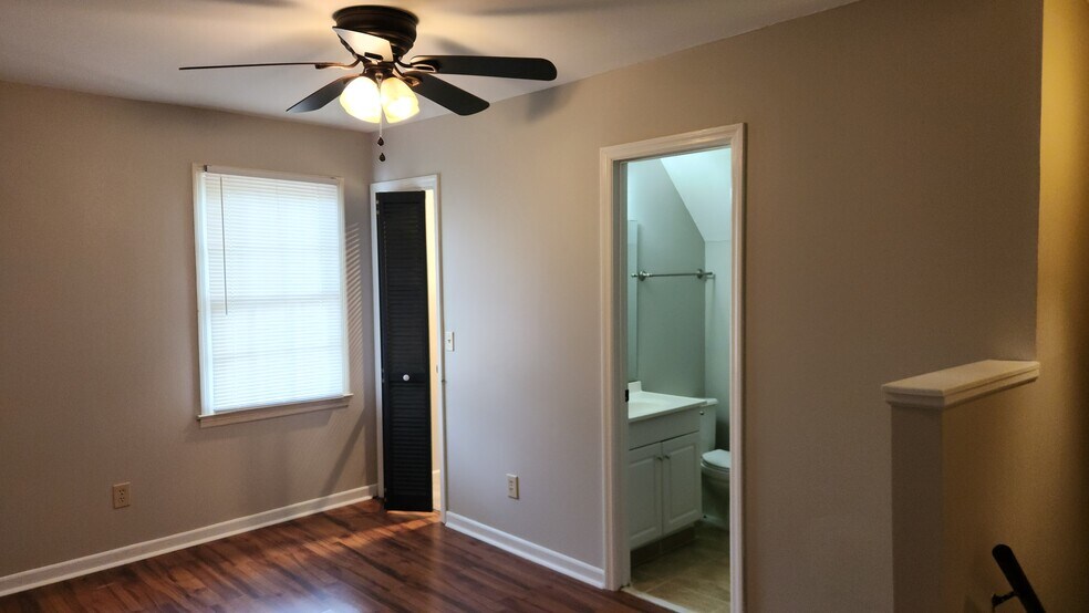 Building Photo - 114 Elizabeth Darby Ln