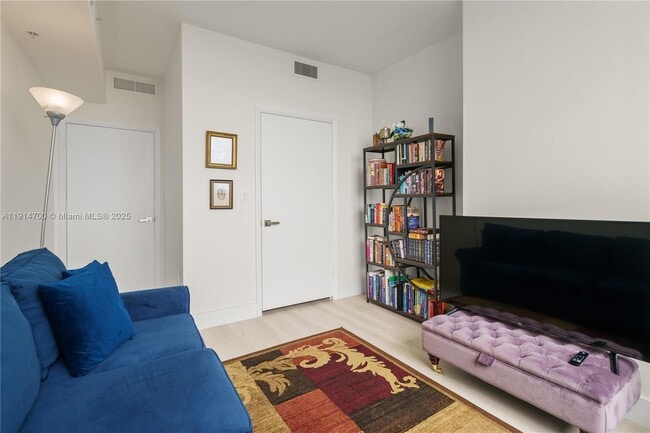 Building Photo - 253 NE 2nd St