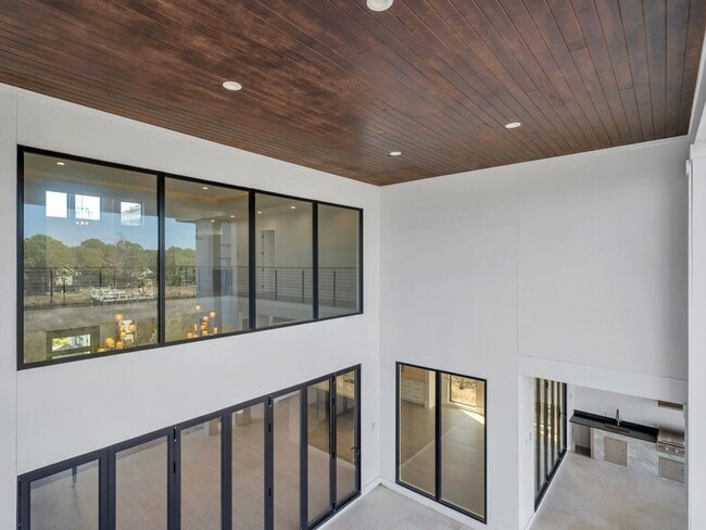 Building Photo - 330 Kelly Plantation Dr