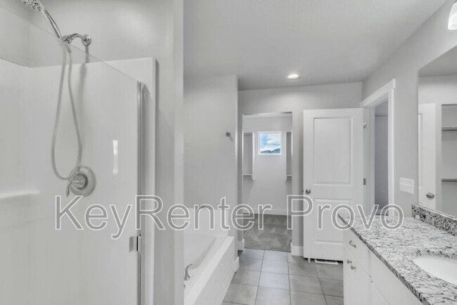 Building Photo - 1042 N 120 E St