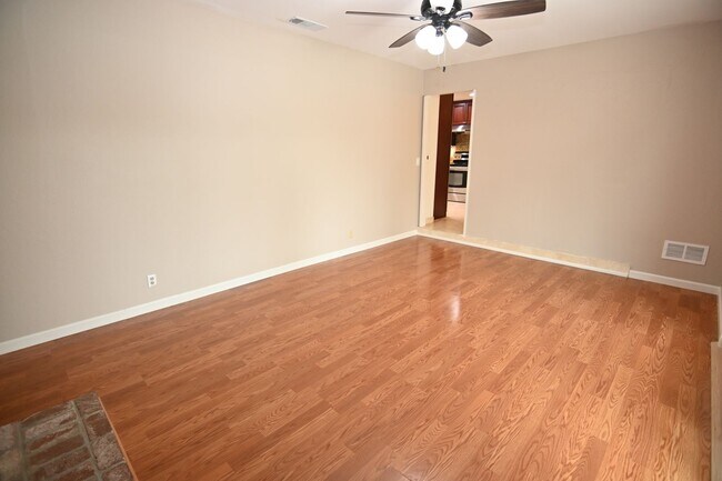 Building Photo - 1847 Yosemite Dr