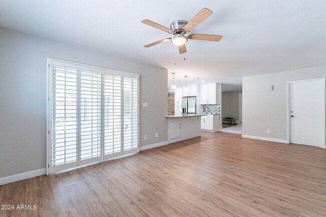 Building Photo - 110 W Seldon Ln