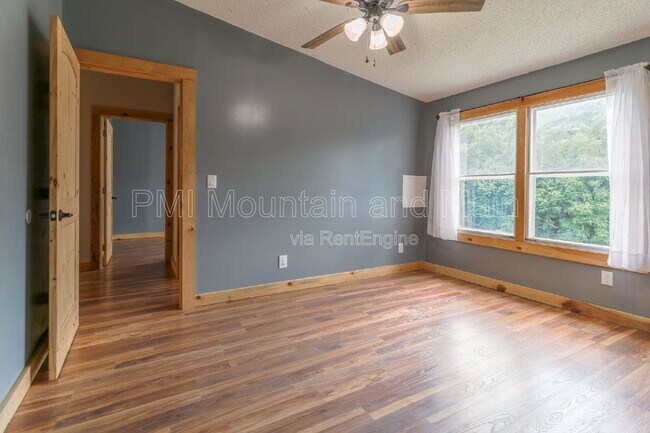 Building Photo - 3113 Revere Rd