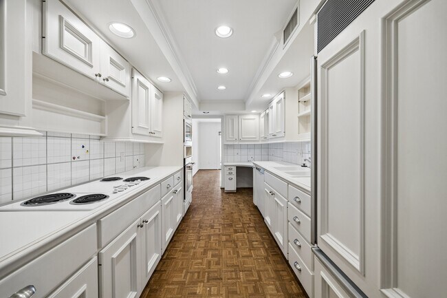 Building Photo - 399 N Post Oak Ln