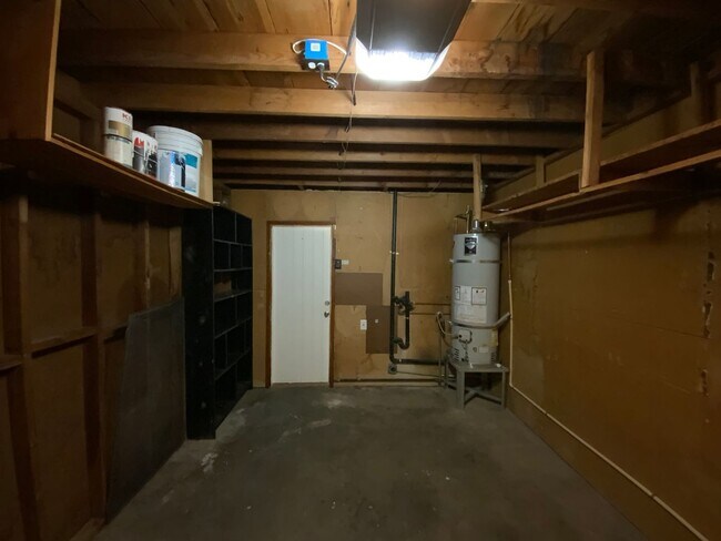 Building Photo - 3 Bedroom Single Story Home Near Gibson Bl...