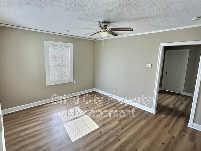 Building Photo - 1065 N Holmes St