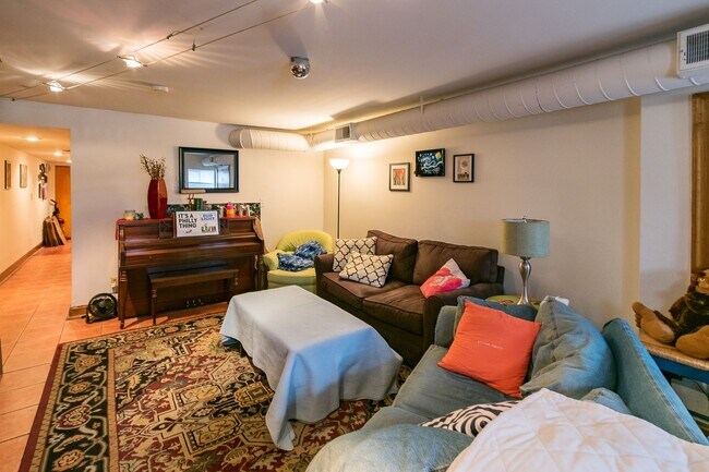 Building Photo - 745 S 20th St