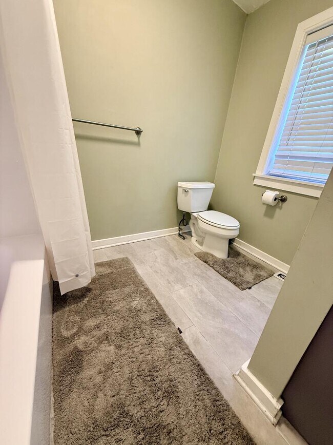 Building Photo - 124 W Hamburg St