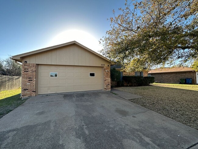 Building Photo - Single Family Home