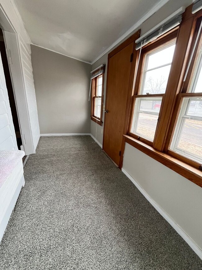 Building Photo - 2 Bed/1 Bath Ranch Home For Rent in Harrisburg, SD!