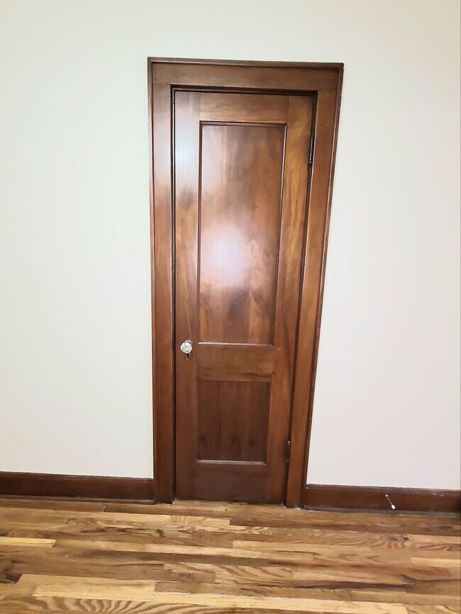 Building Photo - 34 W Tulane Rd