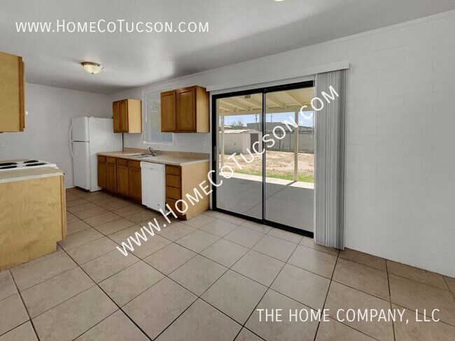 Building Photo - 3966 E Sylvane Dr