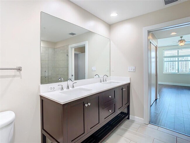 Building Photo - 1208 E Kennedy Blvd