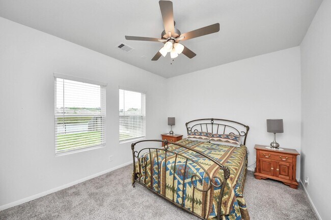 Building Photo - 1110 Bending Trl Dr