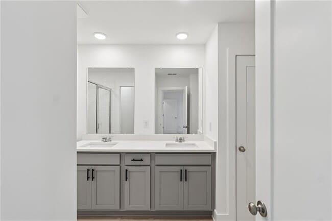 Building Photo - 183 Redbud Rd