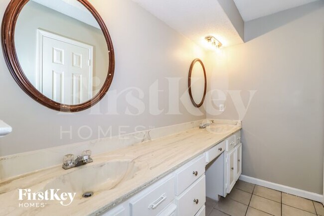 Building Photo - 6783 Seven Valley Dr