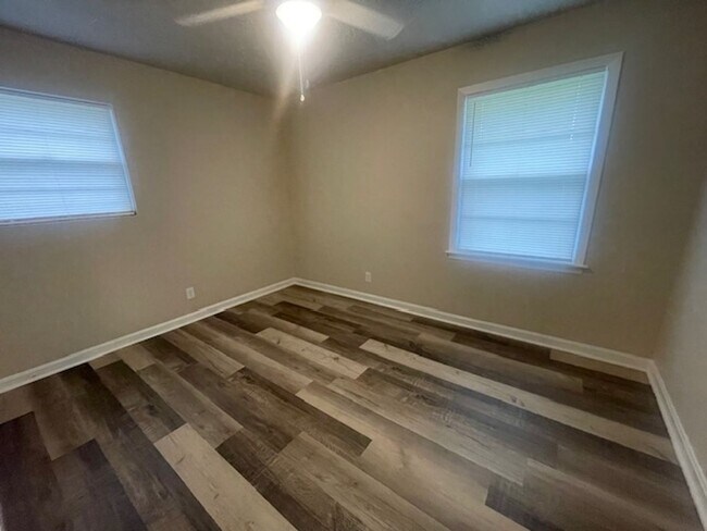 Building Photo - 504 Merrymont Dr