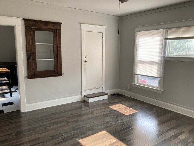 Building Photo - 725 Michigan St NE