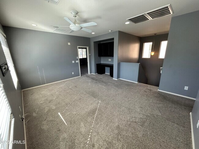 Building Photo - 9123 W Meadow Dr