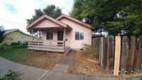 Building Photo - * PENDING APPLICATIONS* 2 Bedroom 1 Bath H...