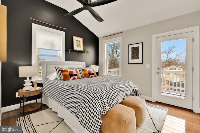 Building Photo - 2228 Kearny St NE