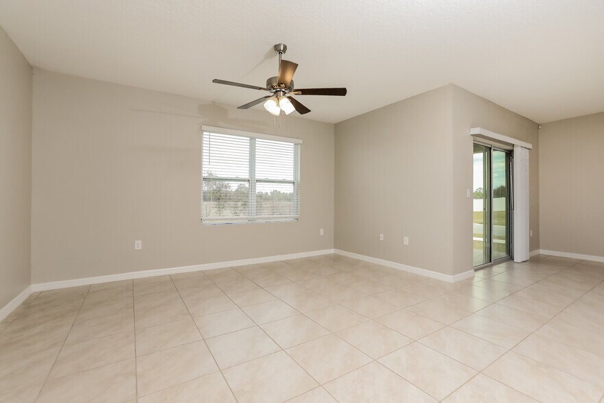 Building Photo - 5586 Western Sun Dr