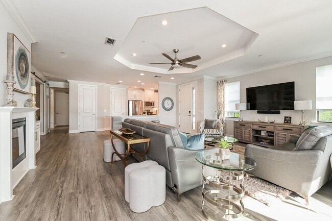 Curated visual reference: Visual Reference: Luxury Furnished Coach Home In Esplanade Golf Country Club