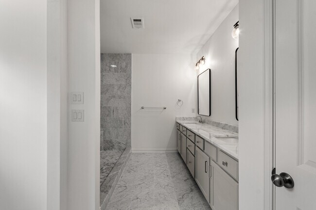 Building Photo - 1260 Lullwater Park Cir