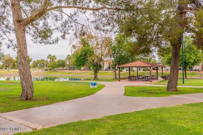 Building Photo - 1920 W Lindner Ave