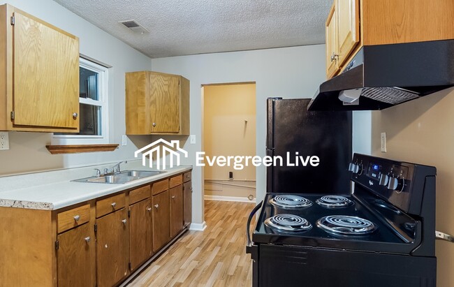 Building Photo - 541 Westchester Dr