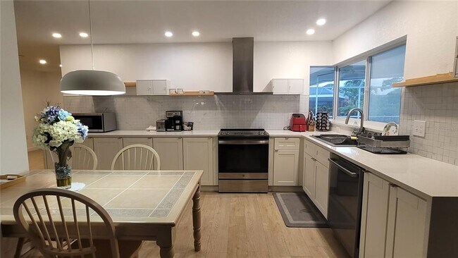 Building Photo - 3631 Avenida Madera