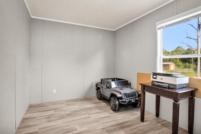 Building Photo - 595 County Rd 2218