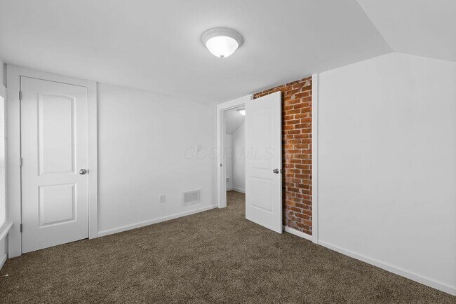 Building Photo - 927 Camden Ave