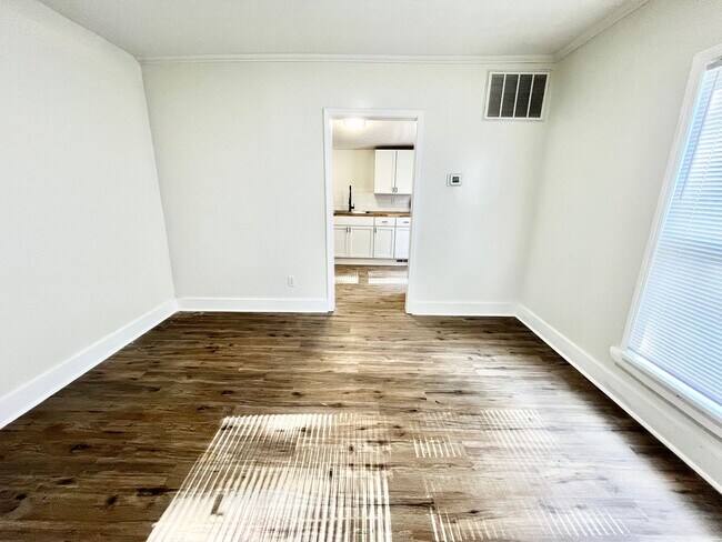 Building Photo - Nice Family Home in the 40215 Area