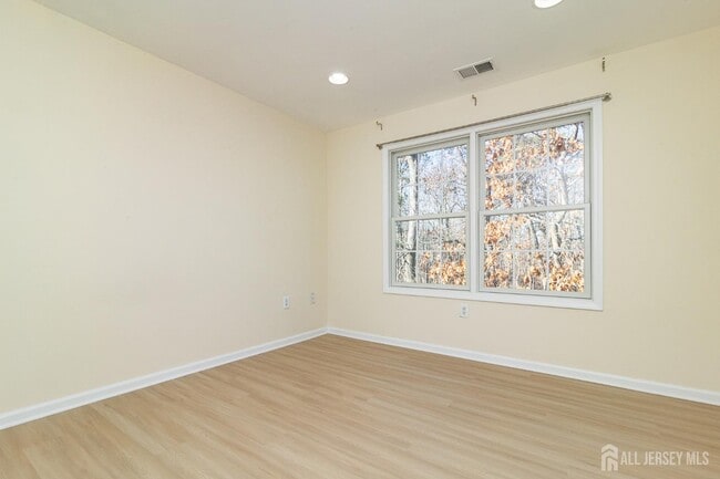 Building Photo - 4 Timber Grove Ct