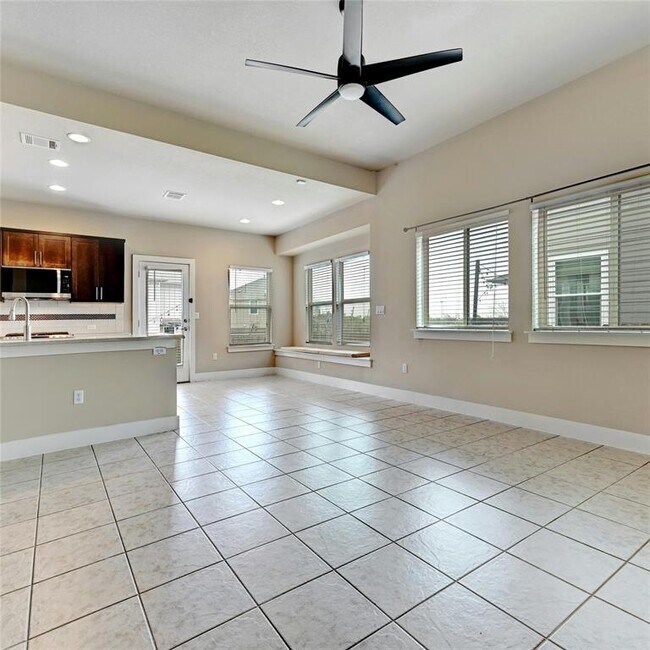 Building Photo - 8300 Brahma Dr