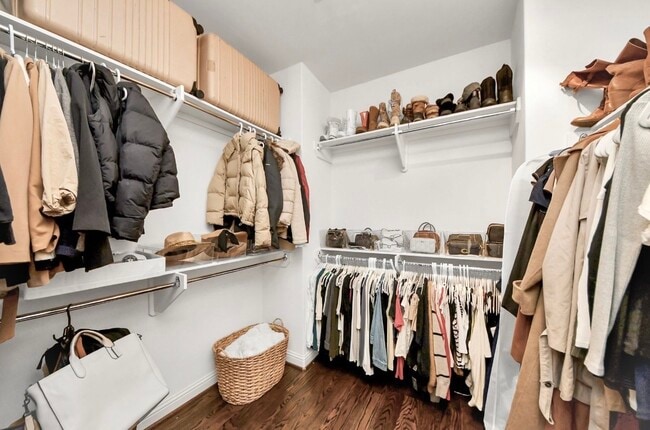 Building Photo - 15623 Broad St