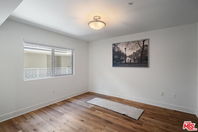 Building Photo - 11023 Fruitland Dr