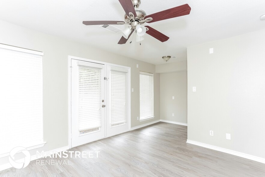 Building Photo - 1818 Knob Hill Dr