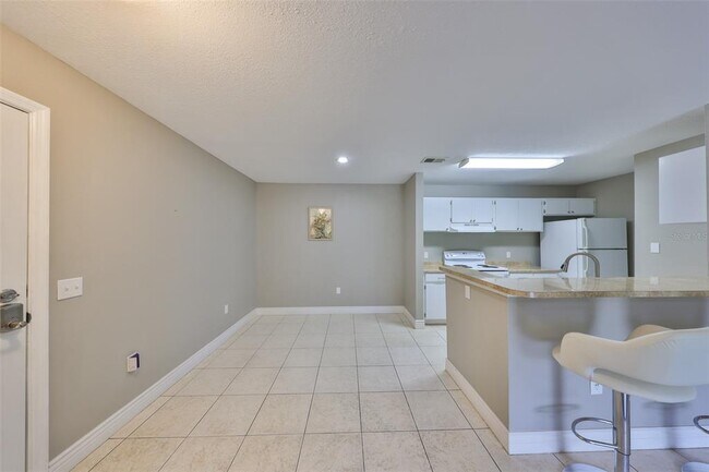 Building Photo - 9481 Highland Oak Dr