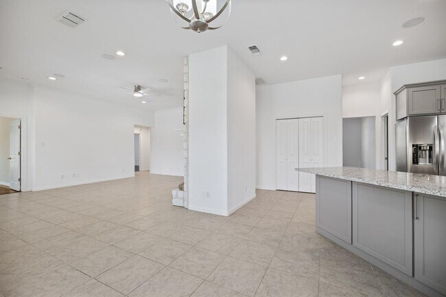 Building Photo - 20904 Apache Plum Ln